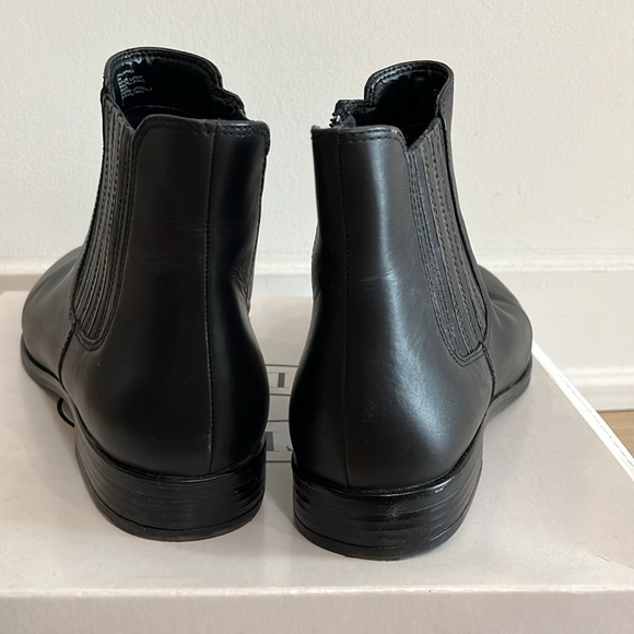 Steve Madden Black Leather Bootie for Fall. Like new! - Picture 2 of 5